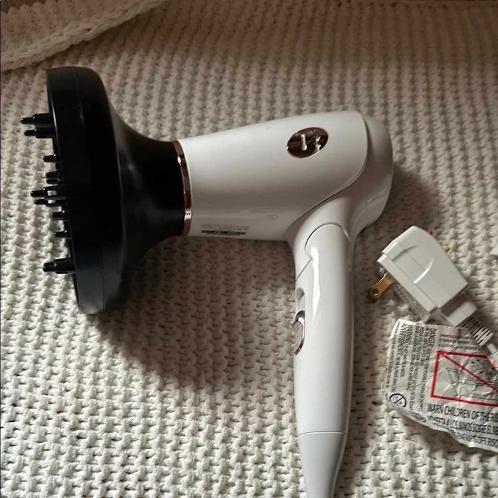 T3 FEATHERWEIGHT COMPACT with Attachments - Picture 6 of 6